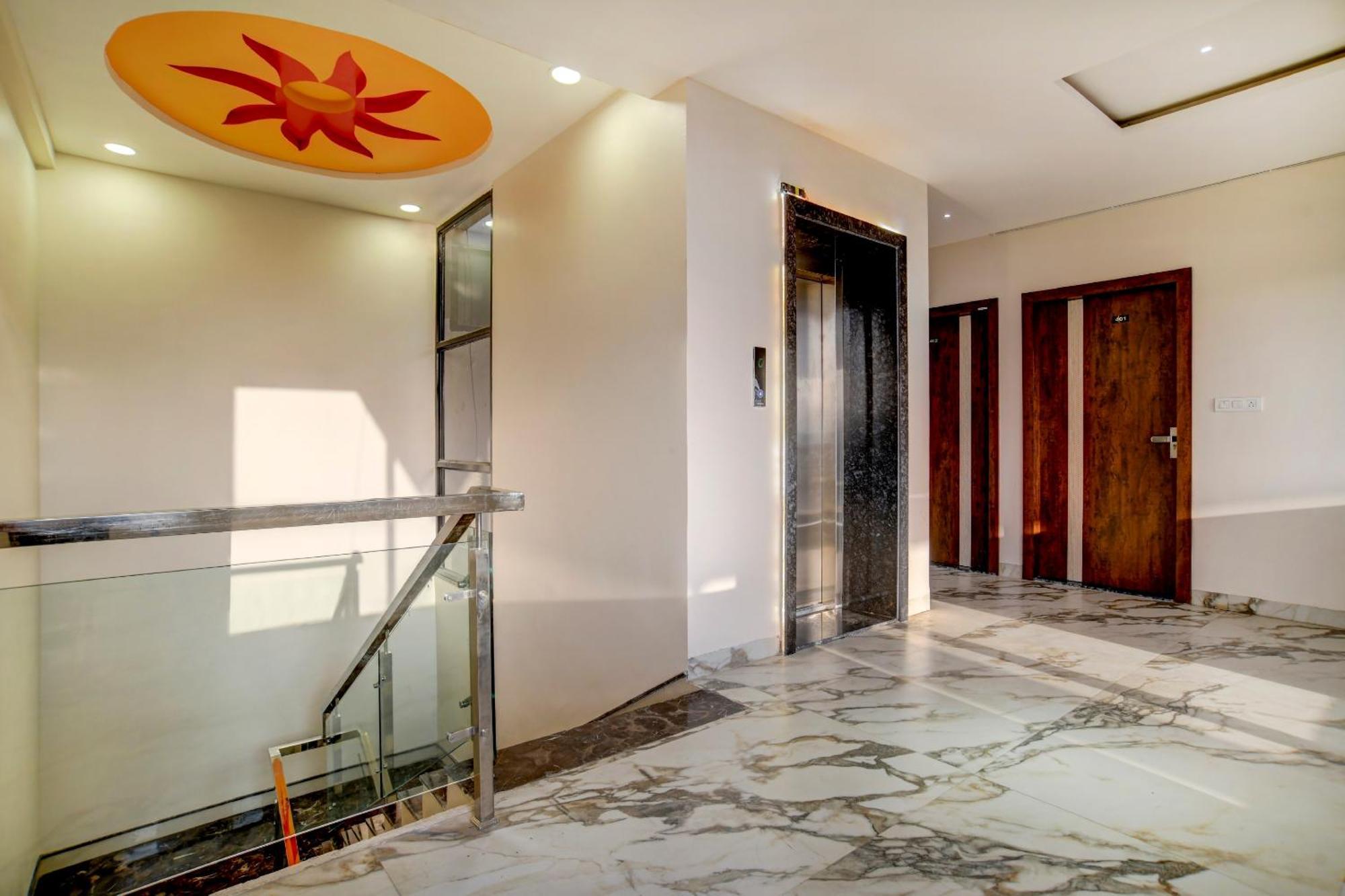 Capital O Abri Krishna Hotel Indore Luaran gambar